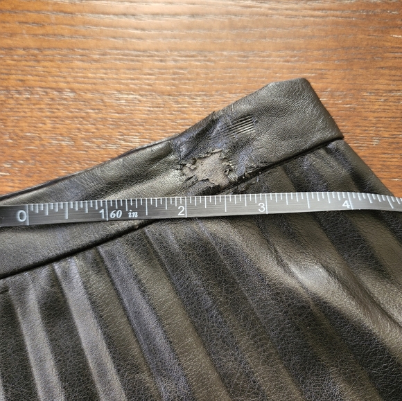 Calvin Klein Faux Leather Pleated Skirt size 4 - Picture 3 of 11